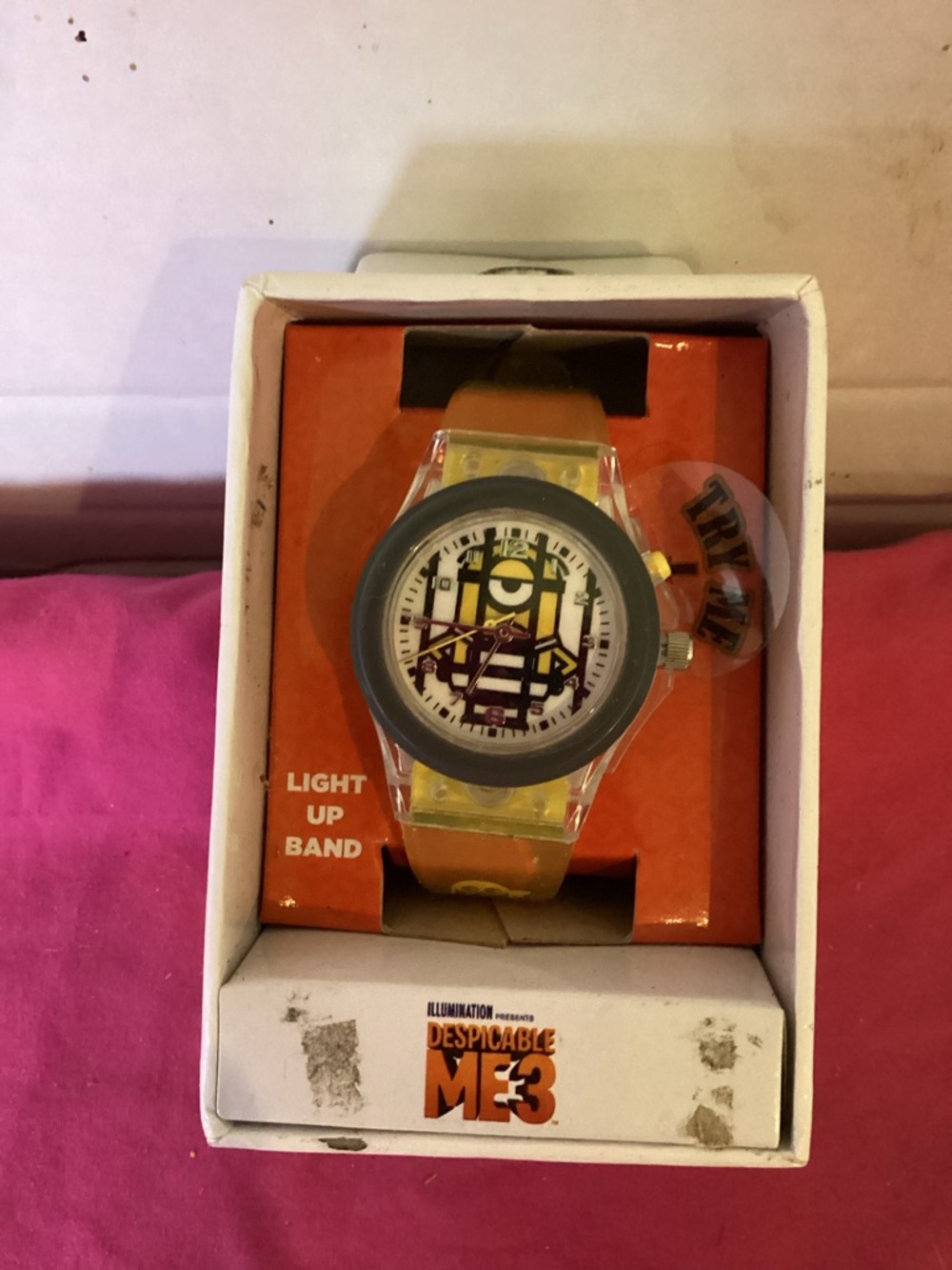 533-Childrens Unisex Despicable Me 3 Minion Light-Up Wrist Watch New in Box